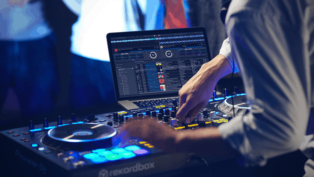 How to Become a Dj Using a Laptop